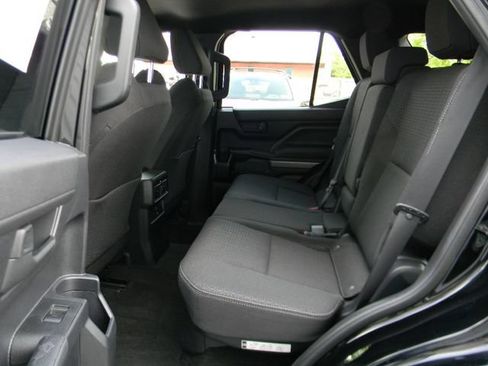 Used 2025 Toyota 4Runner SR5 AWD/4WD image 19