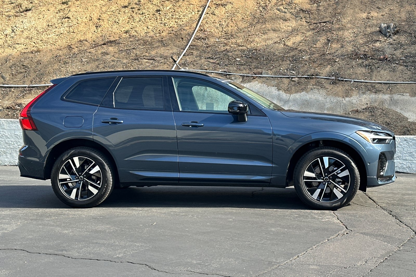 Certified 2026 Volvo XC60 B5 Plus AWD/4WD image 3