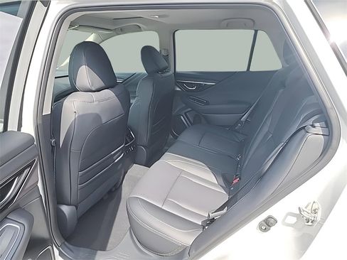 Used 2025 Subaru Outback Limited image 14