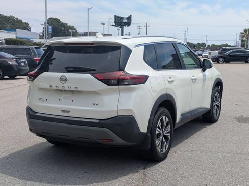 Used 2023 Nissan Rogue SV w/ SV Premium B Package FWD image 3