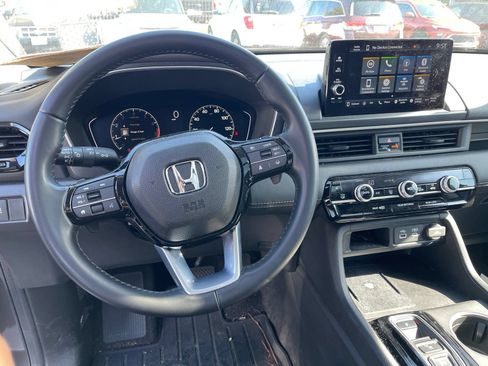 Used 2024 Honda Pilot Touring image 7