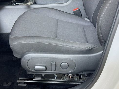 Used 2025 Hyundai Kona SEL image 16