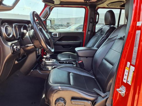 Used 2019 Jeep Wrangler Unlimited Sahara AWD/4WD image 20