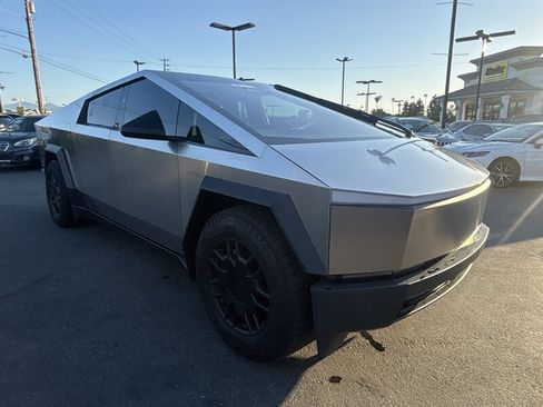 Used 2024 Tesla Cybertruck AWD Crew Cab image 9