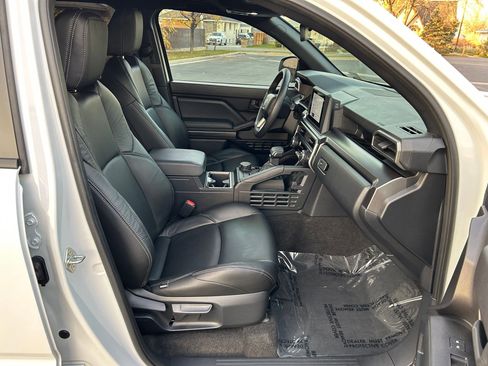 Certified 2025 Toyota 4Runner SR5 image 28