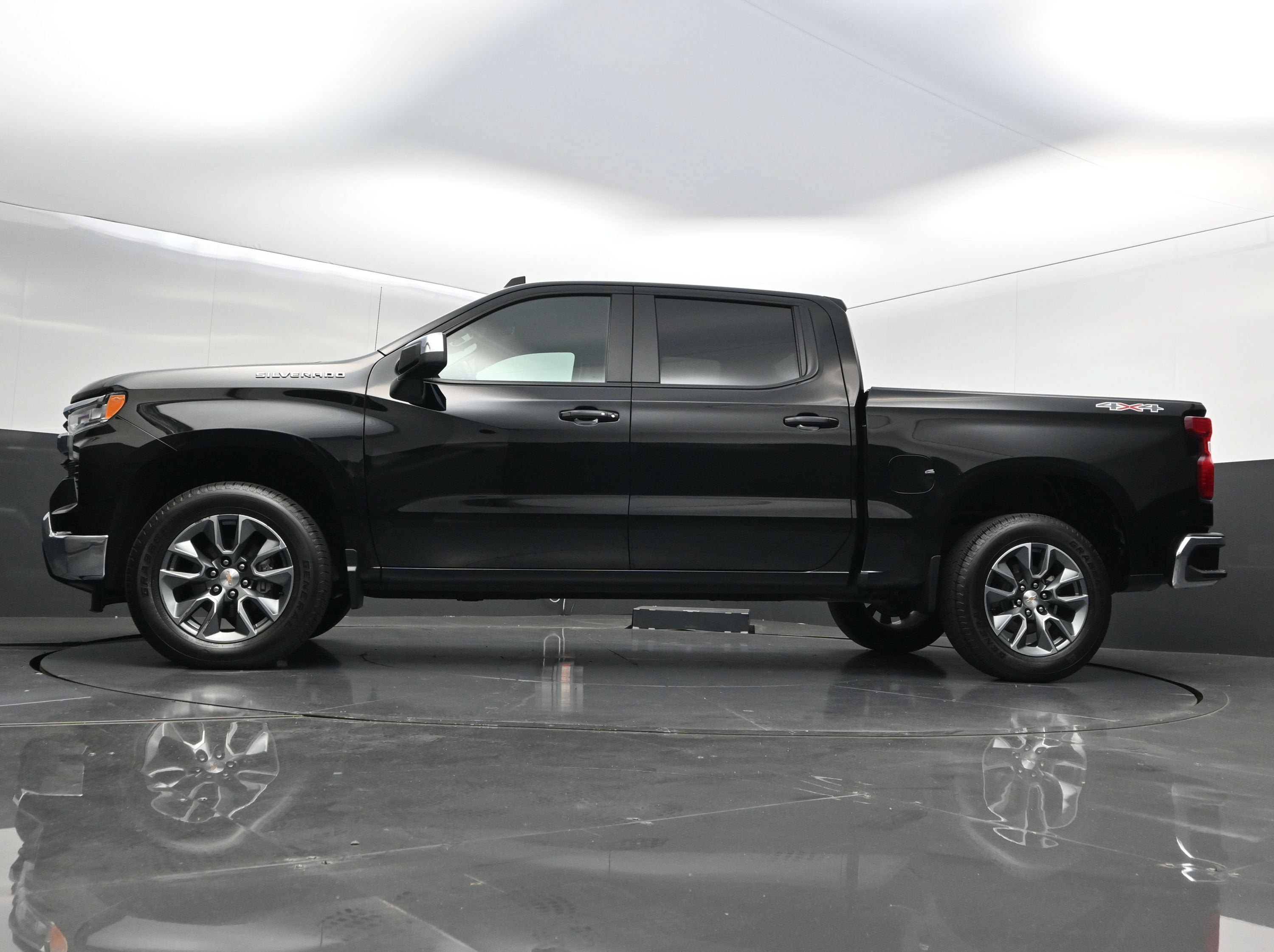 Certified 2026 Chevrolet Silverado 1500 LT AWD/4WD image 38