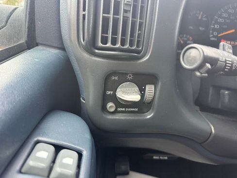 Used 2000 Chevrolet Express 3500 Extended Passenger w/ LS Preferred Equipment Group image 27