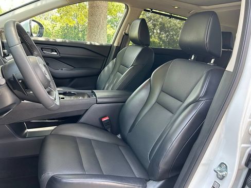 Used 2024 Nissan Rogue SV w/ SV Premium Package FWD image 15