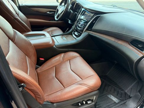 Used 2018 Cadillac Escalade ESV Luxury w/ LPO, Radiant Package AWD/4WD image 27