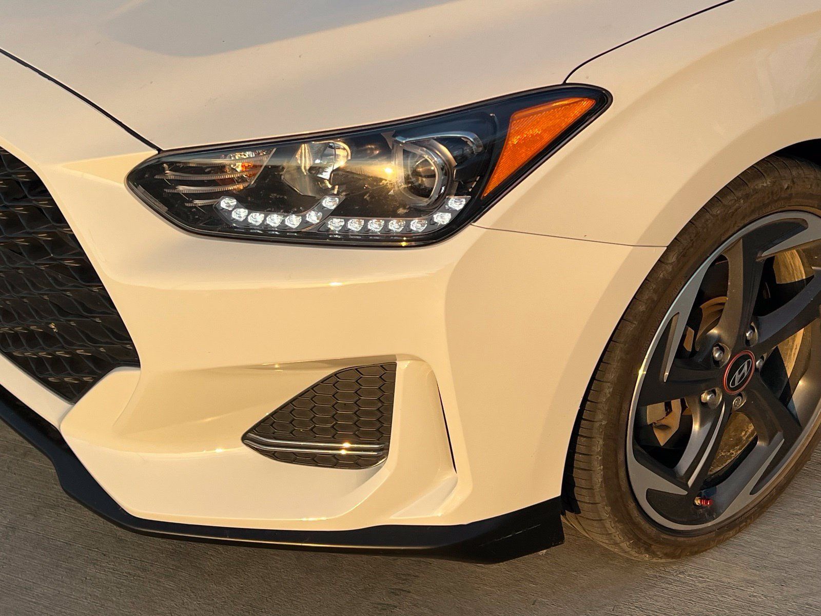 Used 2019 Hyundai Veloster Turbo FWD image 4