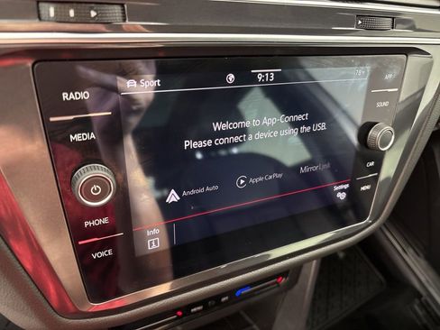 Used 2023 Volkswagen Tiguan SE R-Line image 32