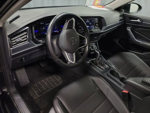 Used 2024 Volkswagen Jetta SE FWD image 13