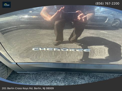 Used 2014 Jeep Cherokee Limited w/ Luxury Group image 10