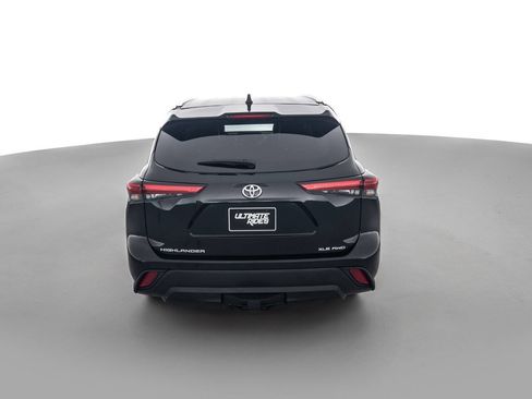 Used 2021 Toyota Highlander XLE AWD/4WD image 6