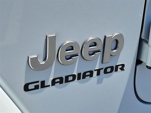 Certified 2022 Jeep Gladiator Overland w/ Trailer Tow Package image 23