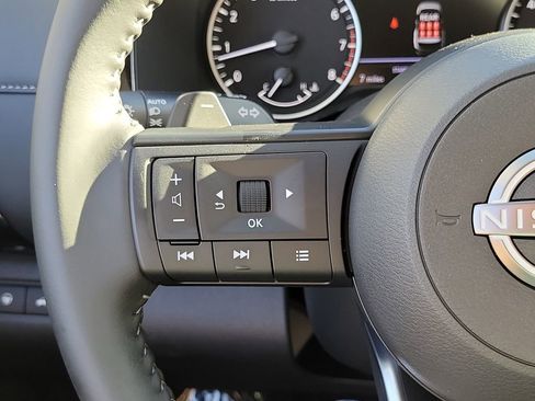 New 2025 Nissan Pathfinder SV w/ Black Appearance Package image 6