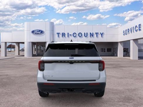New 2026 Ford Explorer Active RWD image 5