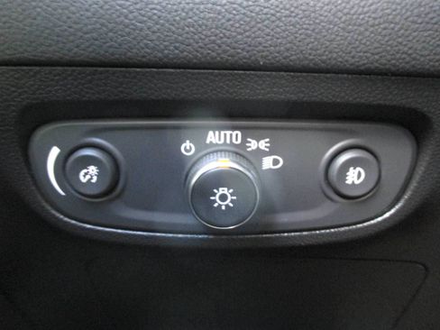 Used 2022 Buick Encore GX Preferred w/ Cold Weather Comfort Package FWD image 21