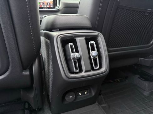 New 2026 Volvo XC40 B5 Core w/ Protection Package Premier AWD/4WD image 23