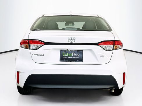 Used 2025 Toyota Corolla LE image 7