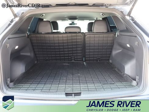 Used 2024 Volkswagen Atlas Cross Sport SE FWD image 14