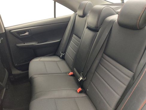 Used 2016 Toyota Camry SE image 18