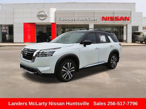 Used 2025 Nissan Pathfinder Platinum w/ Cargo Package FWD image 9