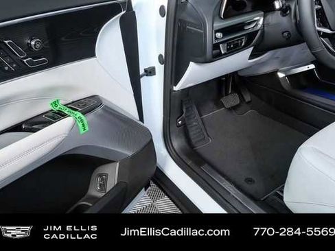 New 2026 Cadillac Lyriq Premium Luxury image 8