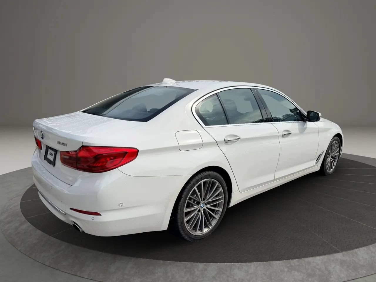 Used 2017 BMW 530i RWD image 5