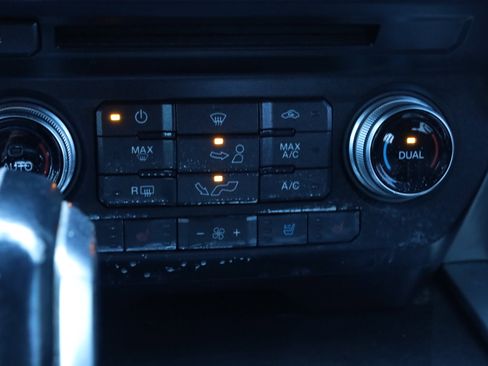 Used 2017 Ford F150 Platinum image 10