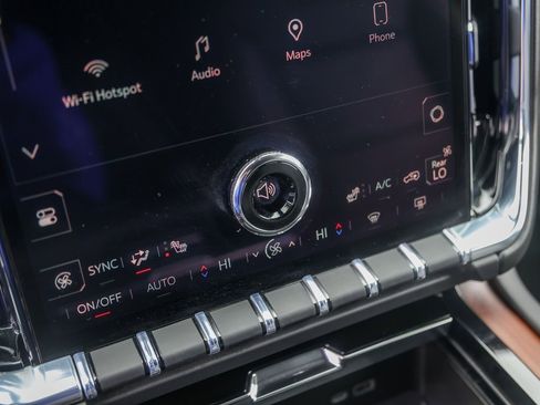 Used 2025 GMC Yukon Denali image 18