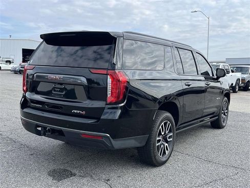Used 2023 GMC Yukon XL AT4 image 3