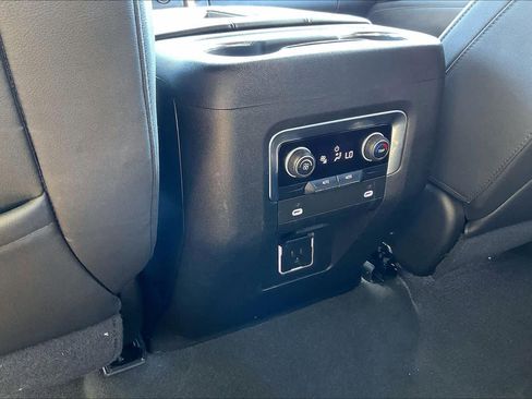 Used 2021 Chevrolet Suburban LT image 33