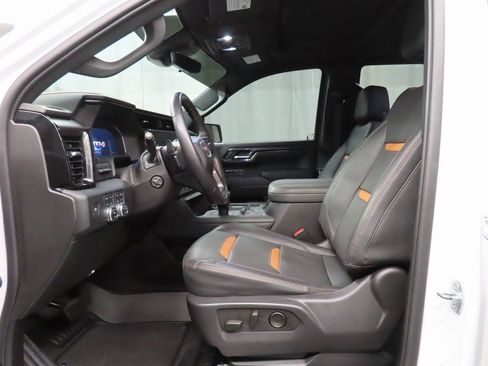 Used 2023 GMC Sierra 1500 AT4 w/ Technology Package image 10