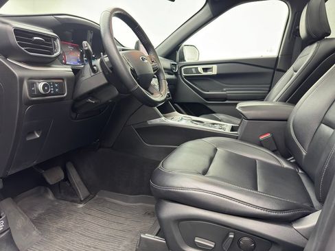 Used 2020 Ford Explorer XLT w/ Equipment Group 202A AWD/4WD image 15