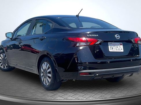 Used 2021 Nissan Versa S FWD image 2