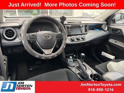 Used 2018 Toyota RAV4 LE image 14