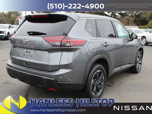 Used 2025 Nissan Rogue SV image 7