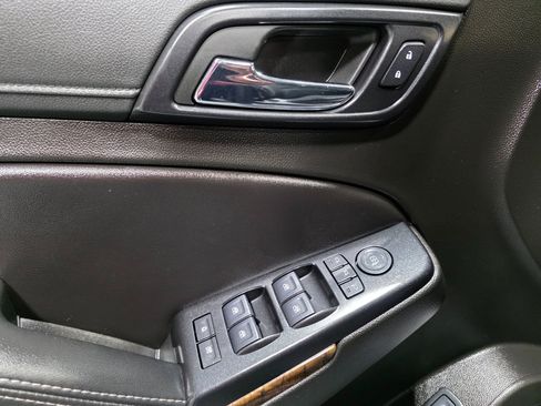 Used 2019 Chevrolet Tahoe LT w/ RST Edition image 18