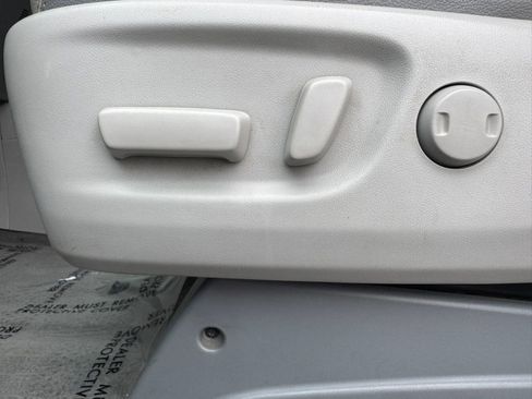 Used 2013 Toyota Sienna Limited w/ Premium Pkg image 22