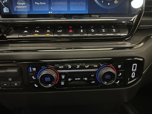 Used 2022 Chevrolet Silverado 1500 ZR2 w/ Technology Package AWD/4WD image 21