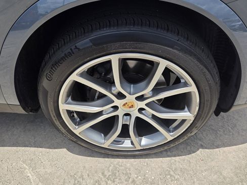 Used 2020 Porsche Cayenne AWD/4WD image 12