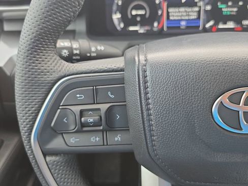 Used 2025 Toyota Tacoma TRD Off-Road image 16