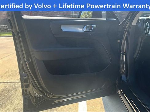 Used 2022 Volvo XC40 T5 Momentum image 23