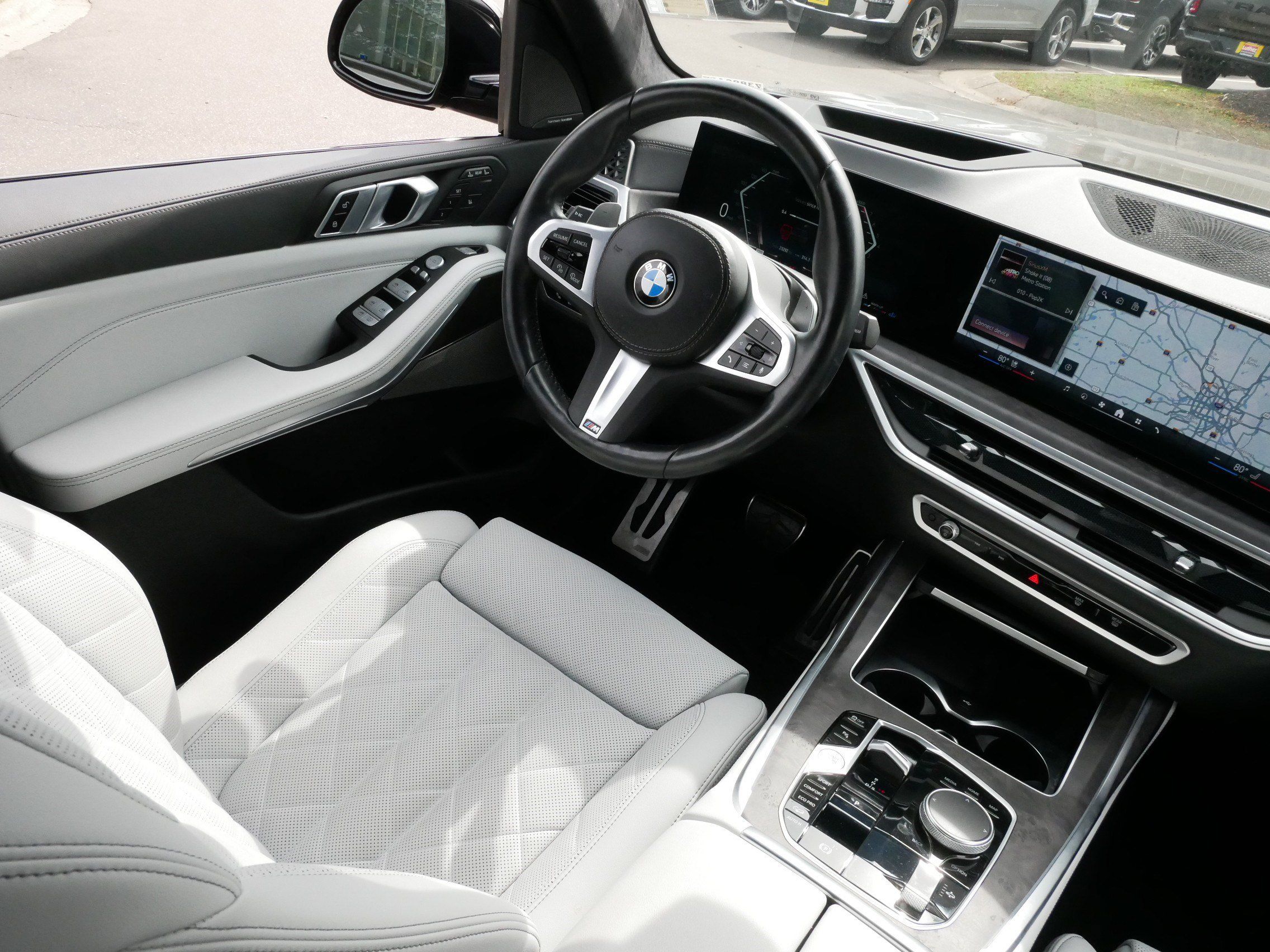 Used 2024 BMW X7 xDrive40i w/ M Sport Package AWD/4WD image 9