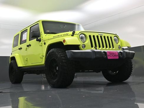 Used 2017 Jeep Wrangler Unlimited Rubicon w/ Connectivity Group AWD/4WD image 28