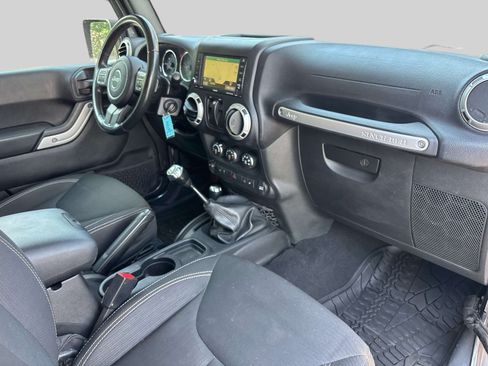 Used 2016 Jeep Wrangler Sahara w/ Connectivity Group AWD/4WD image 14