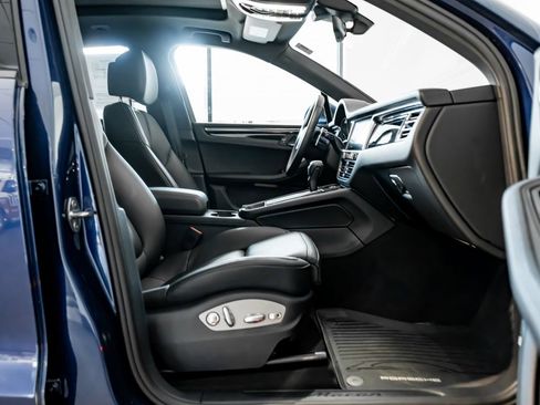 Certified 2026 Porsche Macan AWD/4WD image 30