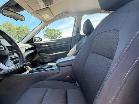 Used 2025 Nissan Altima 2.5 SV FWD image 10