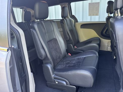 Used 2017 Dodge Grand Caravan SXT FWD image 13